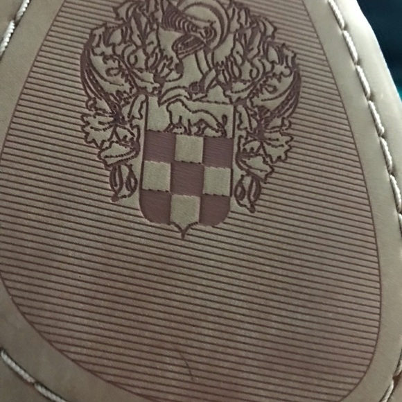 Shoe - Picture 3 of 7